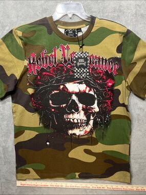 Rebel Vengeance Camo Skull Graphic T-Shirt NWT Large Gothic Streetwear